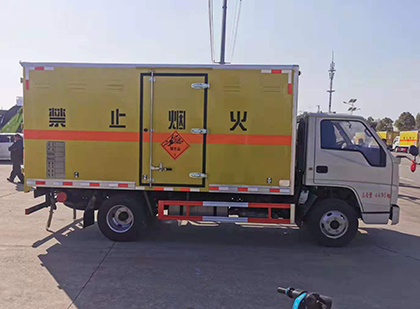 潭门镇爆破器材运输车工人安全操作规范与智能技术保障
